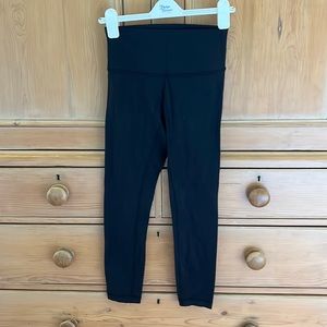 Black, ankle length, wunder unders, size 6. Very good condition.